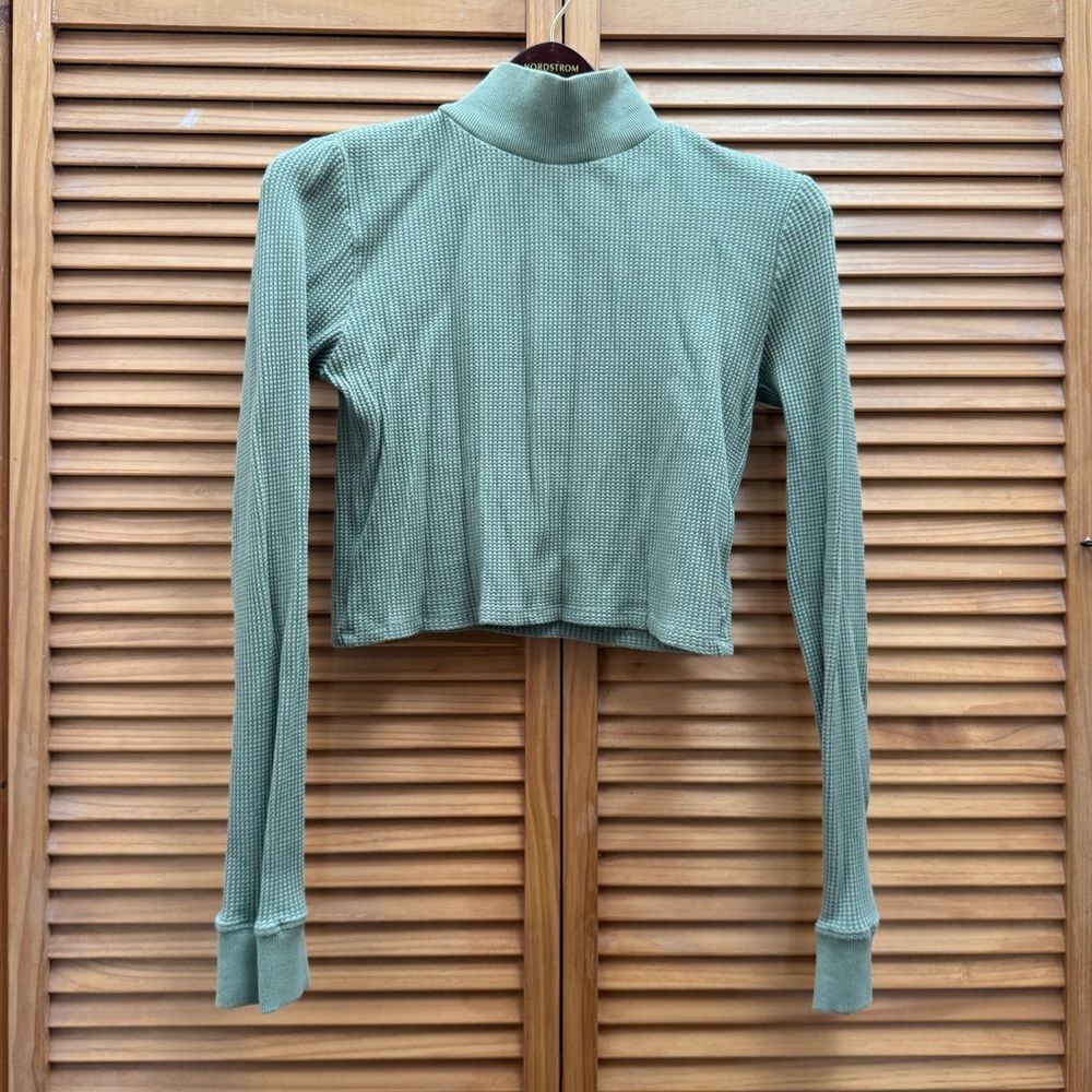 BGD urban outfitters green waffle knit long sleeve size large